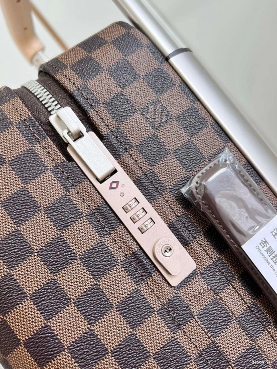 55 Louis HORIZON Vuitton 0820